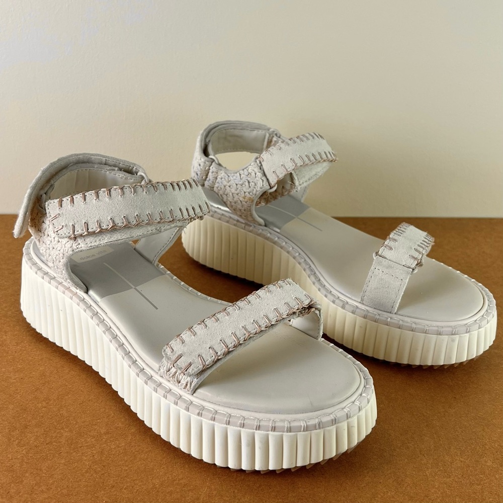 NEW DOLCE VITA IVORY PLATFORM SANDALS - Picture 2 of 13